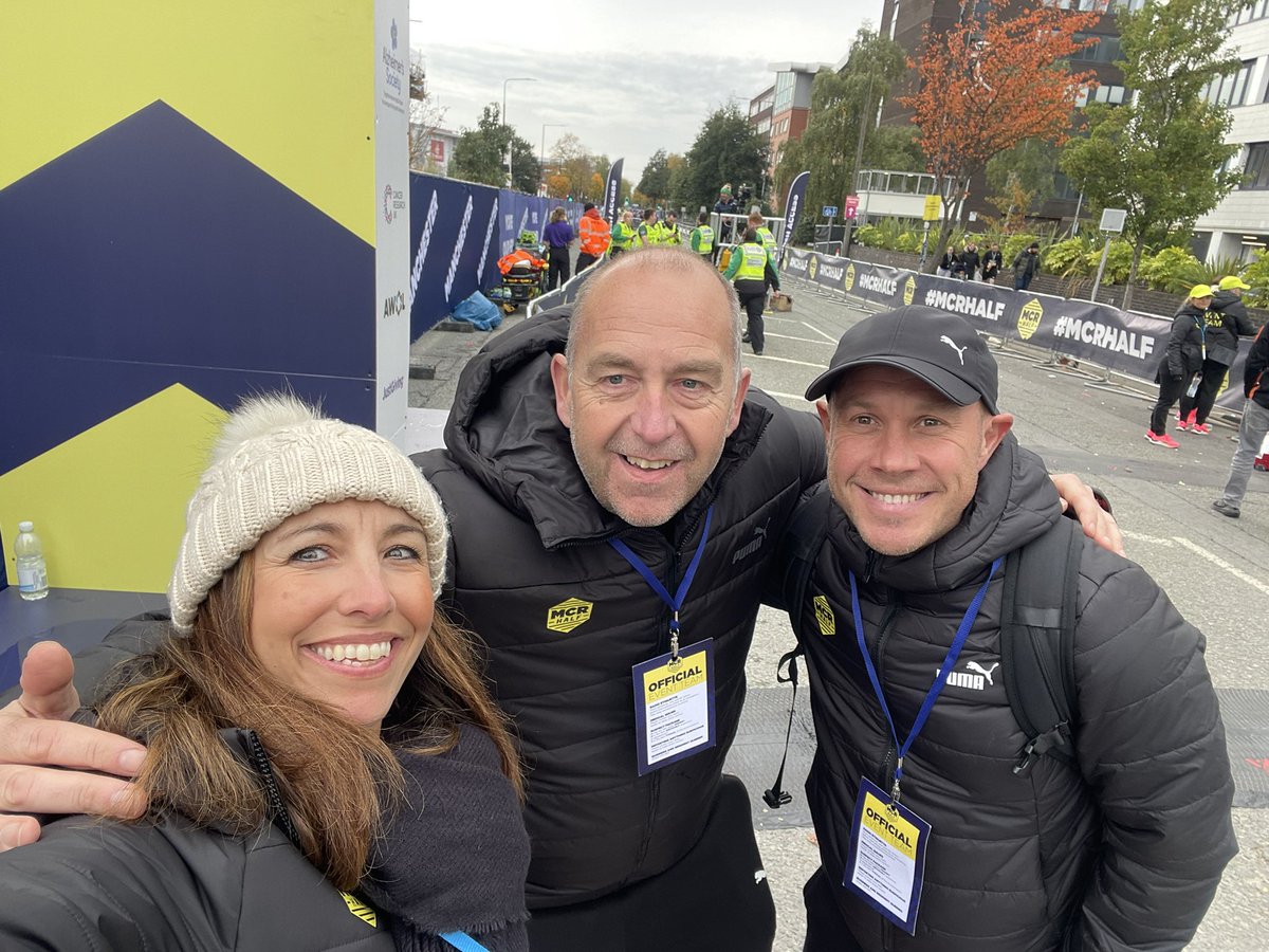 Great day at <a href="/ManchesterHalf/">Manchester Half</a> on hosting duty 🎤 Thanks for stopping to say hi and the lovely lady that offered me a choccy bar. Well done <a href="/MichelleDignan/">Michelle Dignan</a> you nailed it!