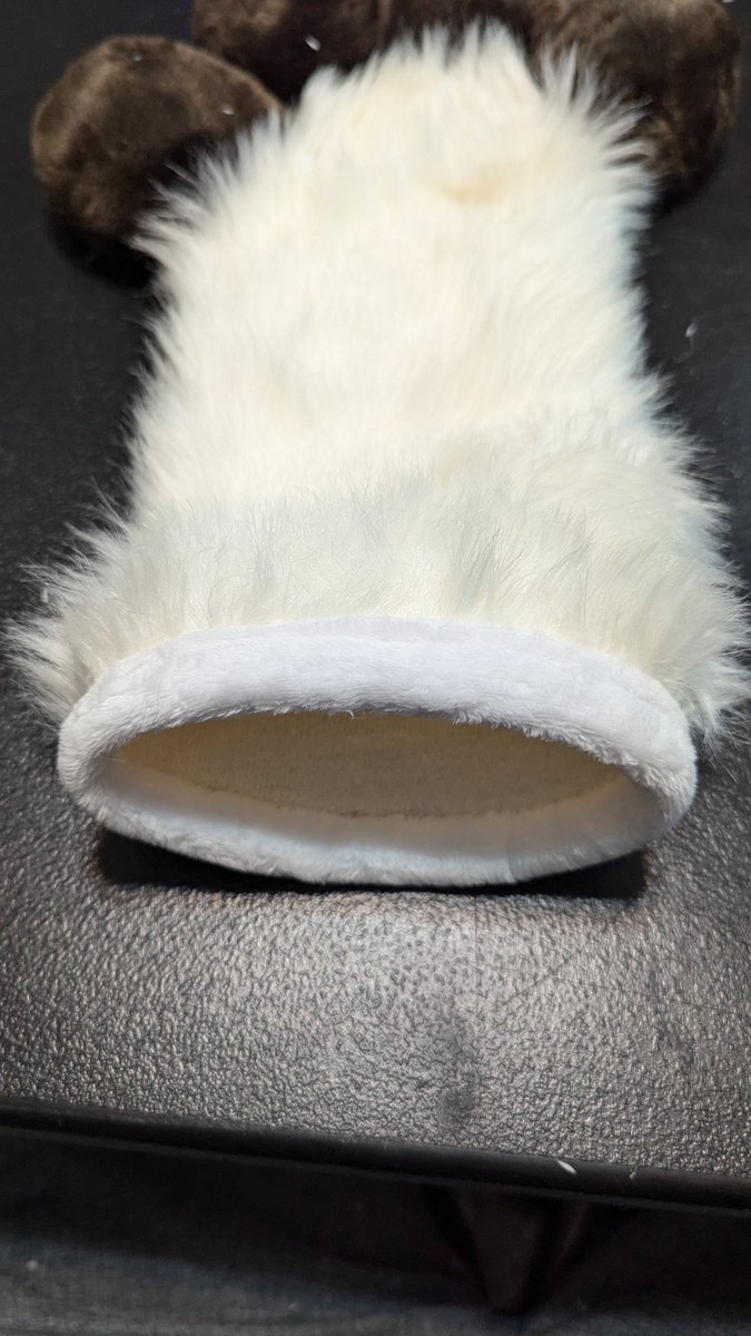 Sunday morning suit adjustments for this handsome boy.   

<a href="/Epsole_The_Folf/">Ëpsølé 🇺🇸🇳🇴</a> getting prepped for the winter con season.