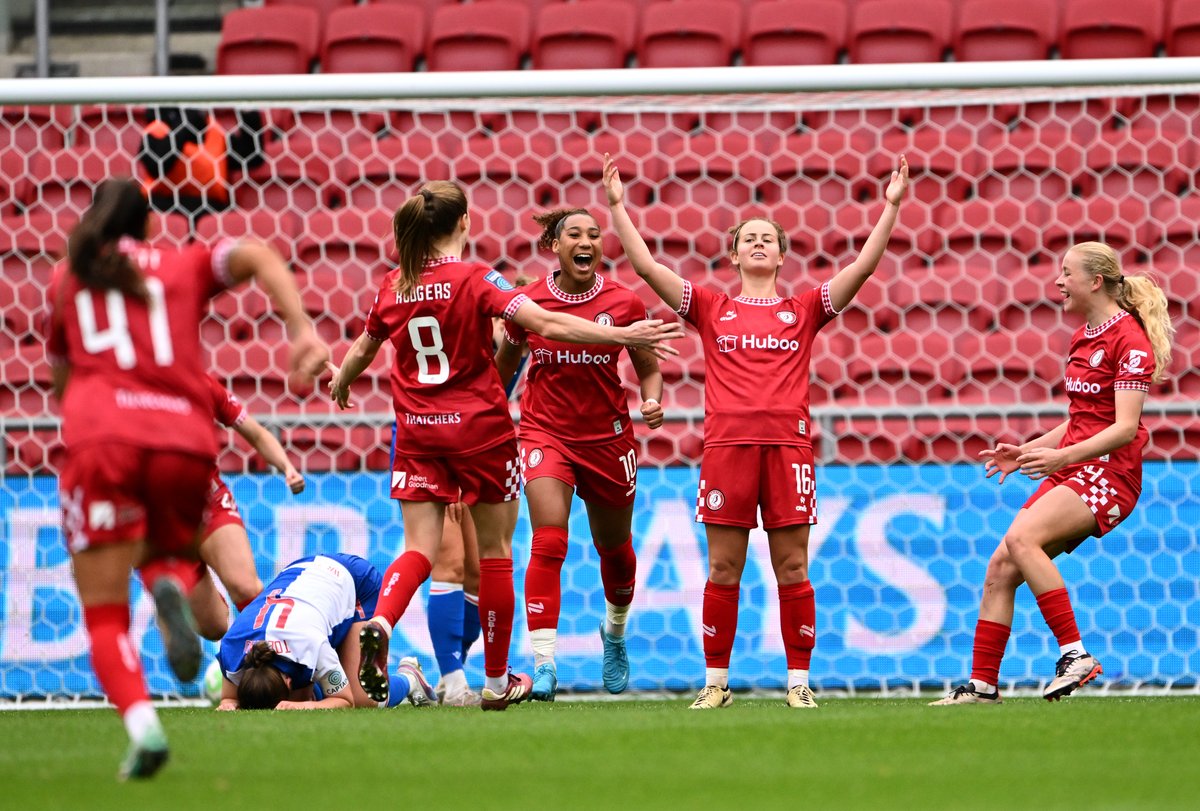Stepping up when it matters the most!

#BarclaysWC <a href="/bristolcitywfc/">Bristol City Women</a> <a href="/Emilysyme1/">Emily Syme</a>