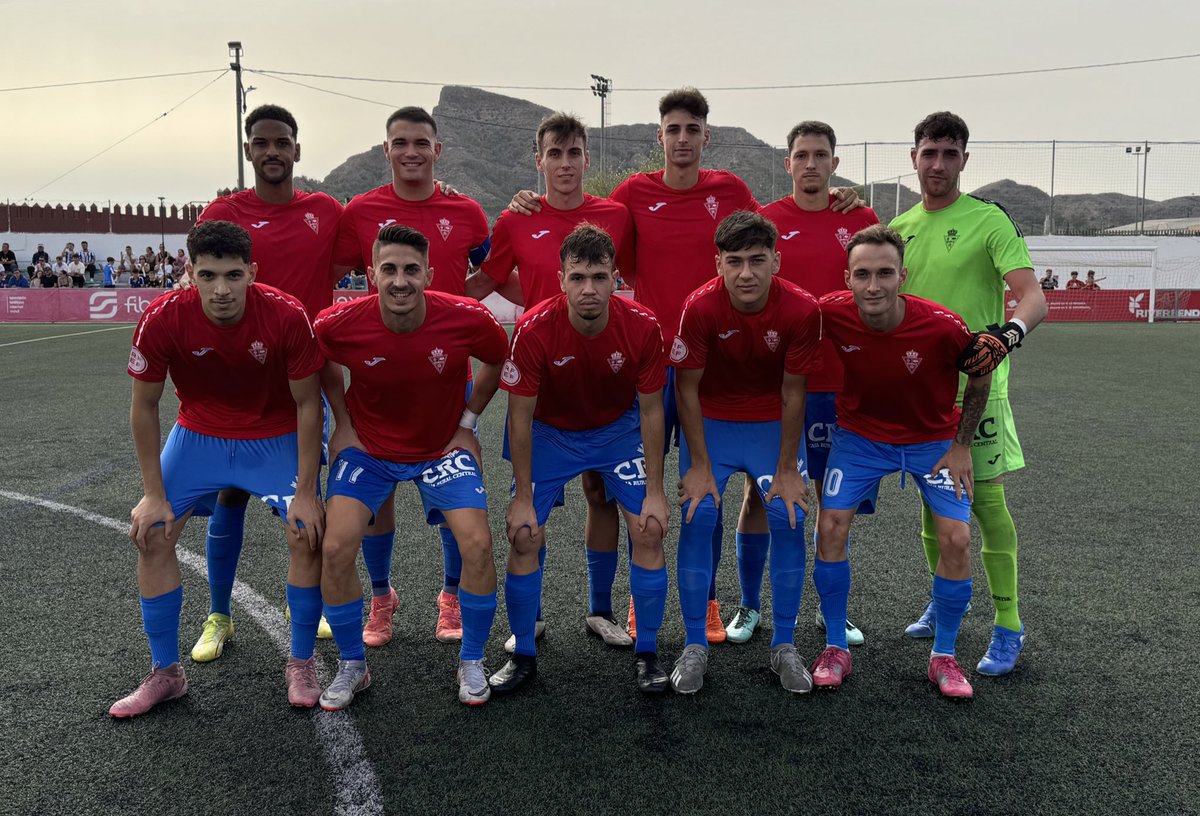COPE_Lorca_'s tweet photo. @pulpileatletico @canteragrana @alberto_castle @lorcadeportiva @CFSantomera1 @sergio139 @aguilas_fc @UCAMMurciaCF @CDEstepona @Ayala19781 @cope_murcia @a_carrasco9 @treceraG13 @cayemontiel ⚔️ Alineaciones del @CFSantomera1 y @lorcadeportiva .
🏡 El lorquino José Sánchez juega de titular en los locales.
👶🏻 Formado en @LorcaCFB jugó en DH del @realmurciacfsad 
@danimomprevil8 también de inicio en el equipo de casa. https://t.co/zfKJUnI9P8