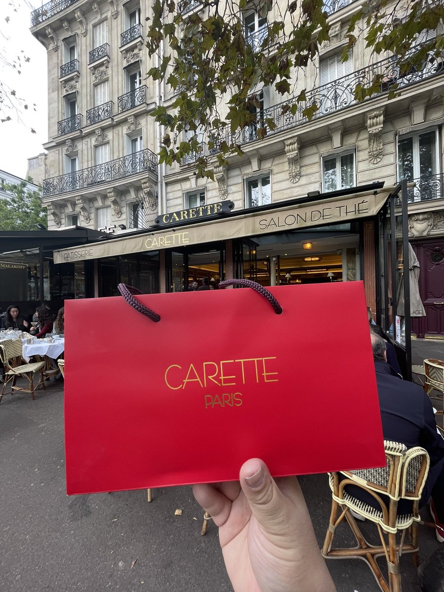 residencekanae's tweet image. お土産にマカロン買った(^-^)V
(´›ω‹`)ﾌｴｴ…高い

Macarons are very expensive indeed
#macarons