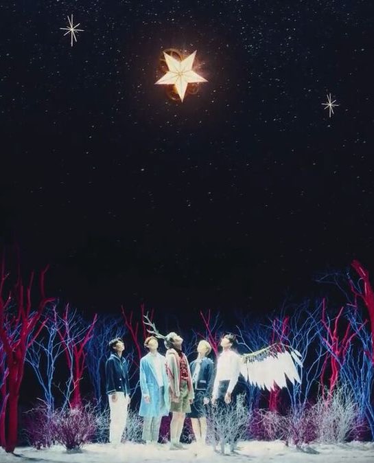 L0VELYBEOMIE's tweet photo. notice how in nap of a star, the star glows when the members are beneath it? now it's glowing again 🥹 

this is why they're wearing white for their act: promise posters when they met again in the pathways! they're like angels going back their 'heaven,' they are home.. 😭 https://t.co/VZu0GzD3zP