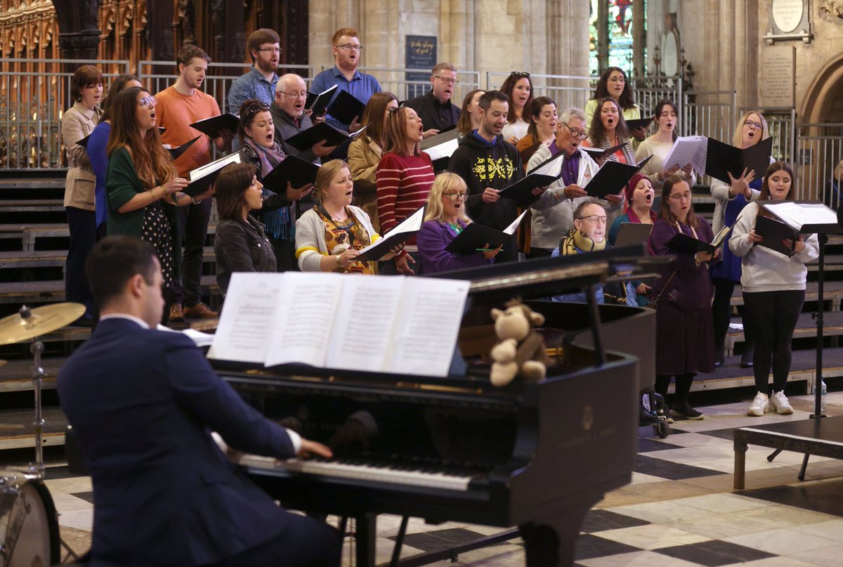 Coro 94 are still buzzing from the huge honour of performing at the ‘Eredità’ concert at Ely Cathedral.
⛪️🎶
It really was a night to remember, and one which we feel sure our beloved maestro, Michael Kibblewhite, was watching over with great pride.🤍

📸: Richard Marsham
#eredità