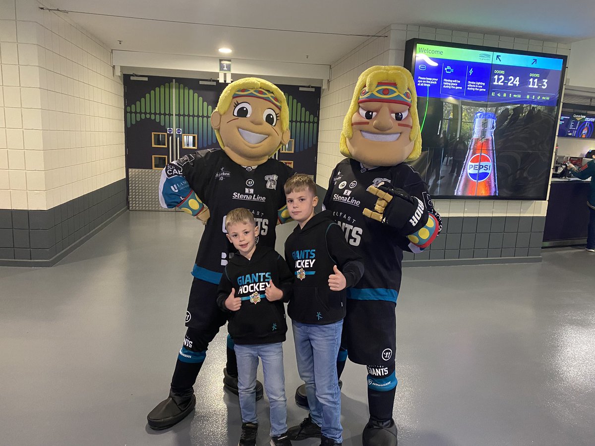 peterfaeculter's tweet photo. #GiantSelfie #LoveBelfast @BelfastGiants https://t.co/F8h5m1DEq6