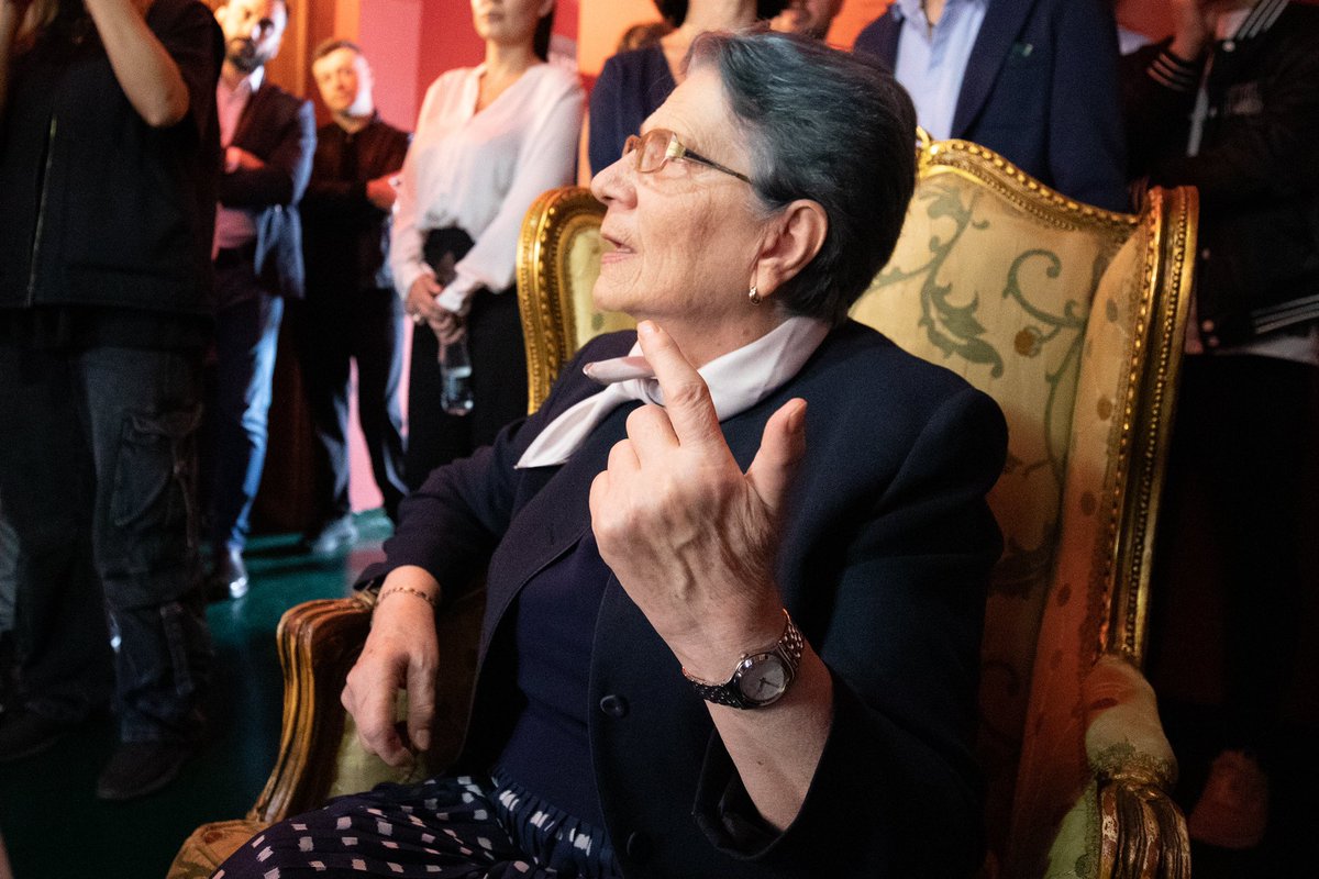 Në përvjetorin e lindjes së shkrimtarit të madh, Dritëro Agolli, çelëm Shtëpinë Studio “Agolli”, një hapesirë e re për qytetaret, dashamiresit e letërsisë dhe turistët që duan të mësojnë më shumë për jetën dhe veprën e tij.

Faleminderit Elones, Elizabetës dhe ekipit te saj për