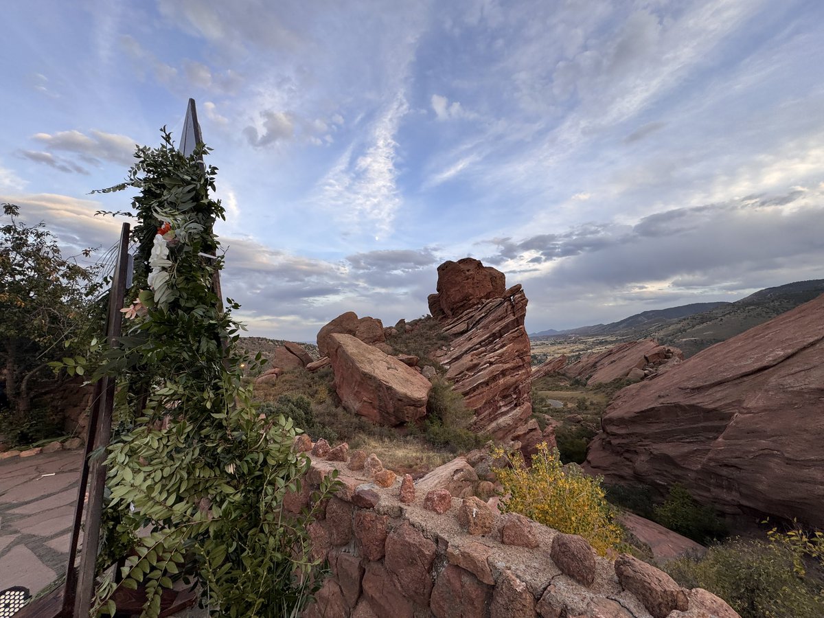 JasonSynaptic's tweet photo. Weddings at Red Rock’s in CO are pretty epic! Fun to celebrate @NutritionNerd’s friend Courtney and Lindsay’s wedding! https://t.co/4xWzdjqBgw