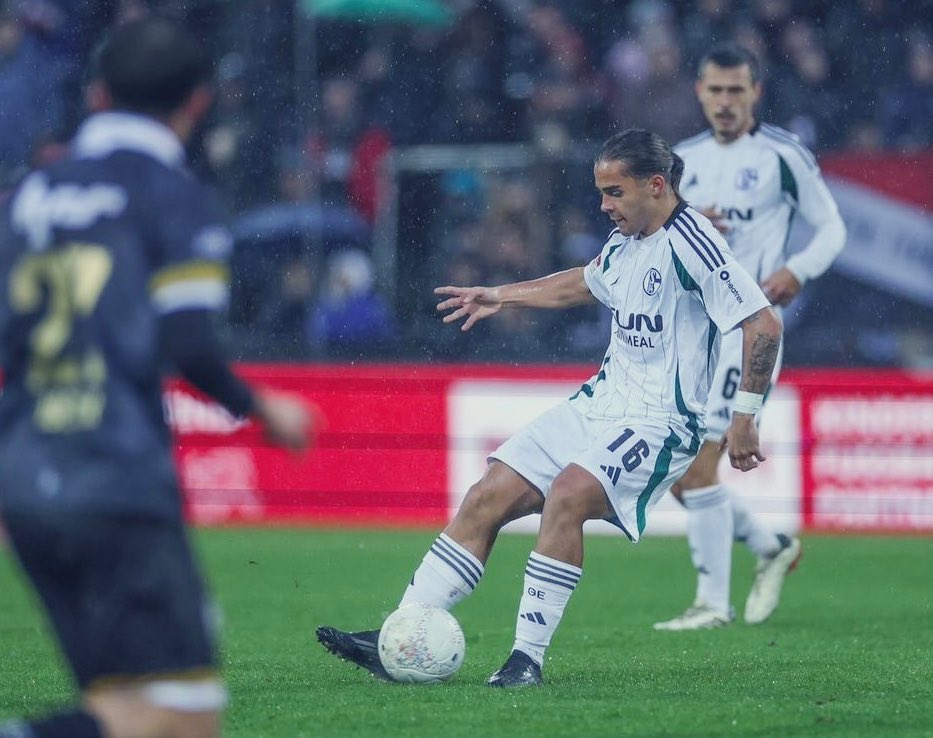 Mauro Zalazar [2005] sumó minutos con el primer equipo del Shalke 04 en el amistoso ante el FC Aarau de Suiza.

El volante central uruguayo es parte del proceso de la selección sub20. Es importante que llegue con rodaje de primera división europea al Sudamericano de la categoría.