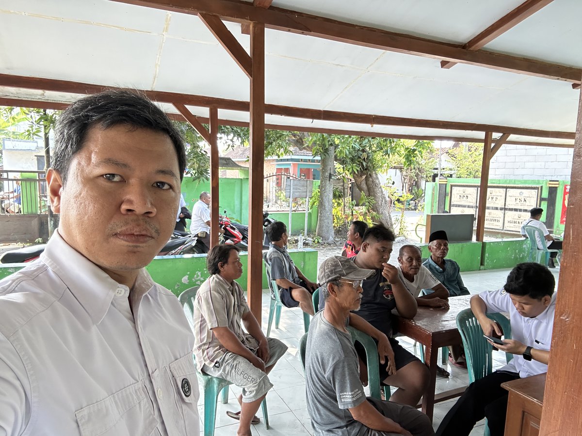 AdeHeryanto's tweet photo. Selasa, 24/09/2024 Luhkan Ade Novie Heryanto, S.Pi.,https://t.co/yK6bMQDedu melaksanakan pendampingan kegiatan Monitoring dan Evaluasi Program Percepatan Penghapusan Kemiskinan Ekstrem Sektor Kelautan dan Perikanan Thn 2024 oleh Inspektur Jenderal KKP di Ds. Pangkalan Kec. Sluke https://t.co/CtdkcO0Wew