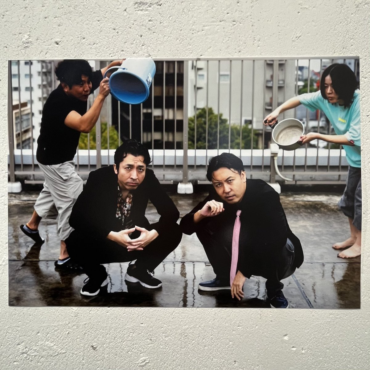 111iiillliiiLLL's tweet image. こぐまちゃん渾身の作品を見てきました📸
文字通りビッシャビシャになったビシャカラのお二人。アウトローっぽい画がつよつよで好きです🐦‍⬛
#TOYBOX展 
#ビッシャビシャカラス