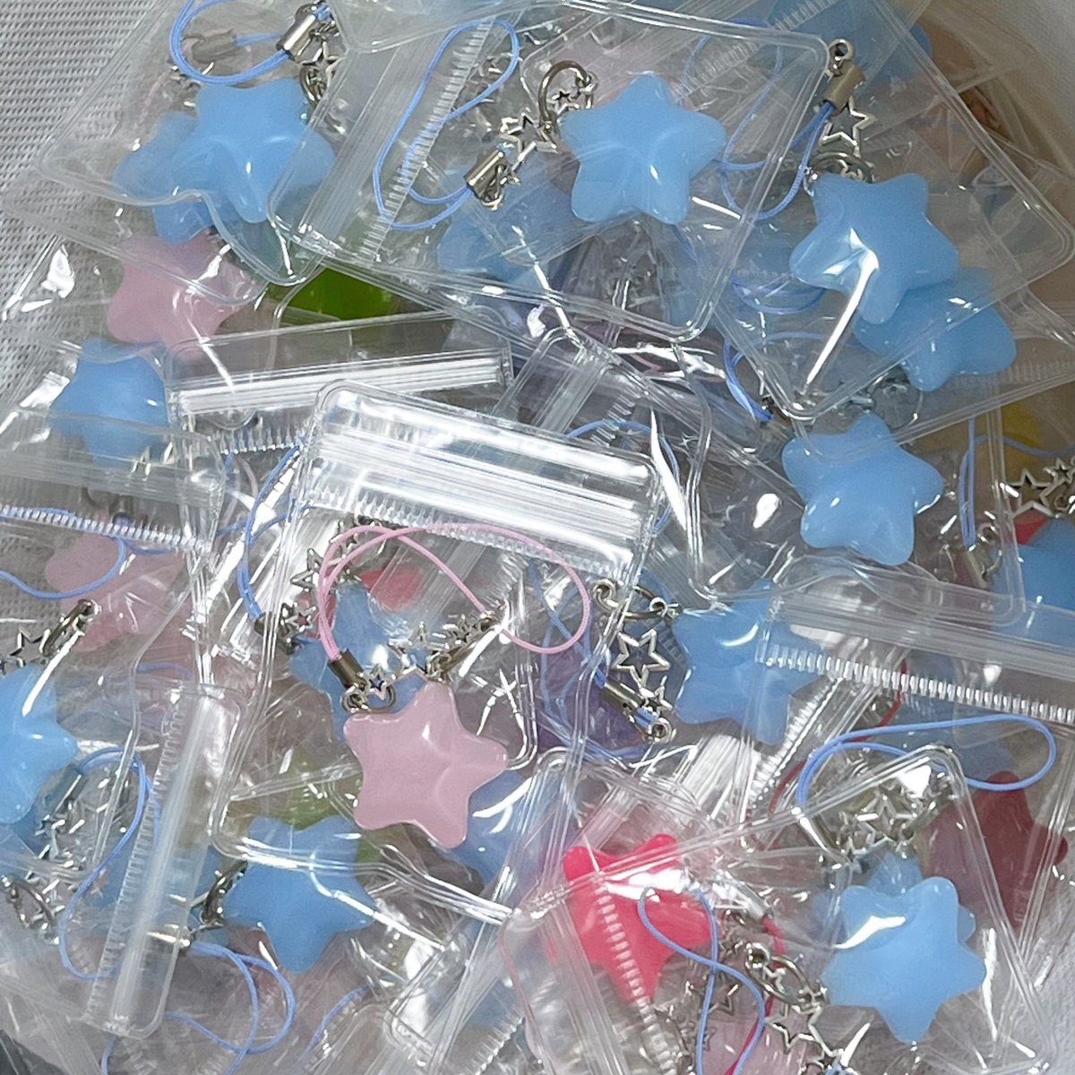 🧡브리즈 한정🧡
기분 좋아서 별 키링 나눔합니당

#rt + 팔로우는 자유에용
11월 1일에 3명 당발 하겠습니다~
(국내 주소지 한정 반택으로 배송 해 드릴게요!)