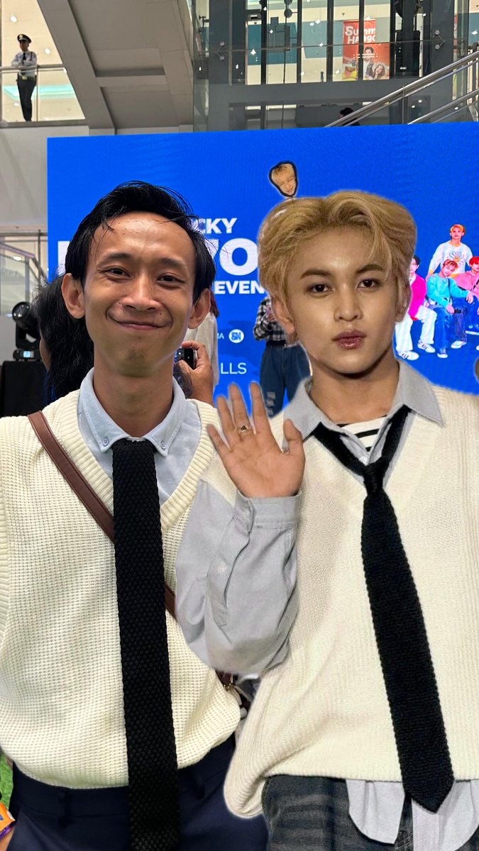 TaroMilkShake27's tweet photo. Hello Marcus! do you remember this outfit sa FSE SM Cabanatuan? Bagay din naman sakin diba? We're like siblings with matchy outfit. 😁😂🐰

#SUNDAYwithMARCUS
#HORI7ON #호라이즌
@HORI7ONofficial https://t.co/dw2XNpZjX8