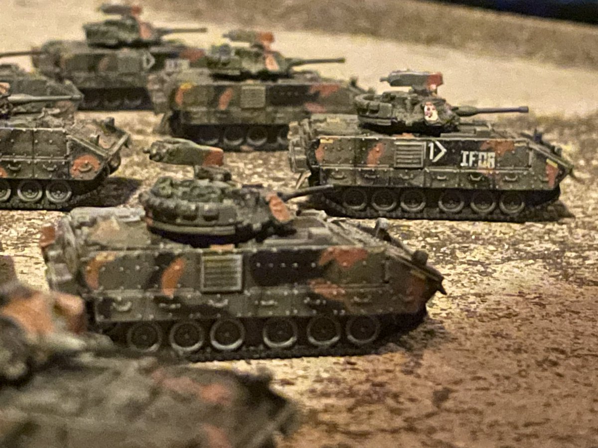kentmen06s's tweet photo. DRAGON M2A2ブラッドレー歩兵戦闘車
#144スケモ #144scale https://t.co/wXsH6u1Bgv