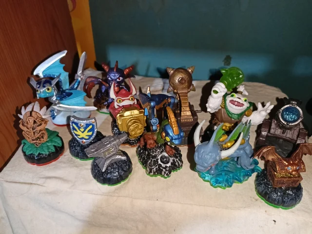 CandeSkunk's tweet photo. After years of last time ive gotten skylanders figures, ive finally decided to get more and theyre what im getting plus i asked my father for game Skylanders Spyro's Adventure (because thats the game what were missing) https://t.co/YsBPcrGVEd