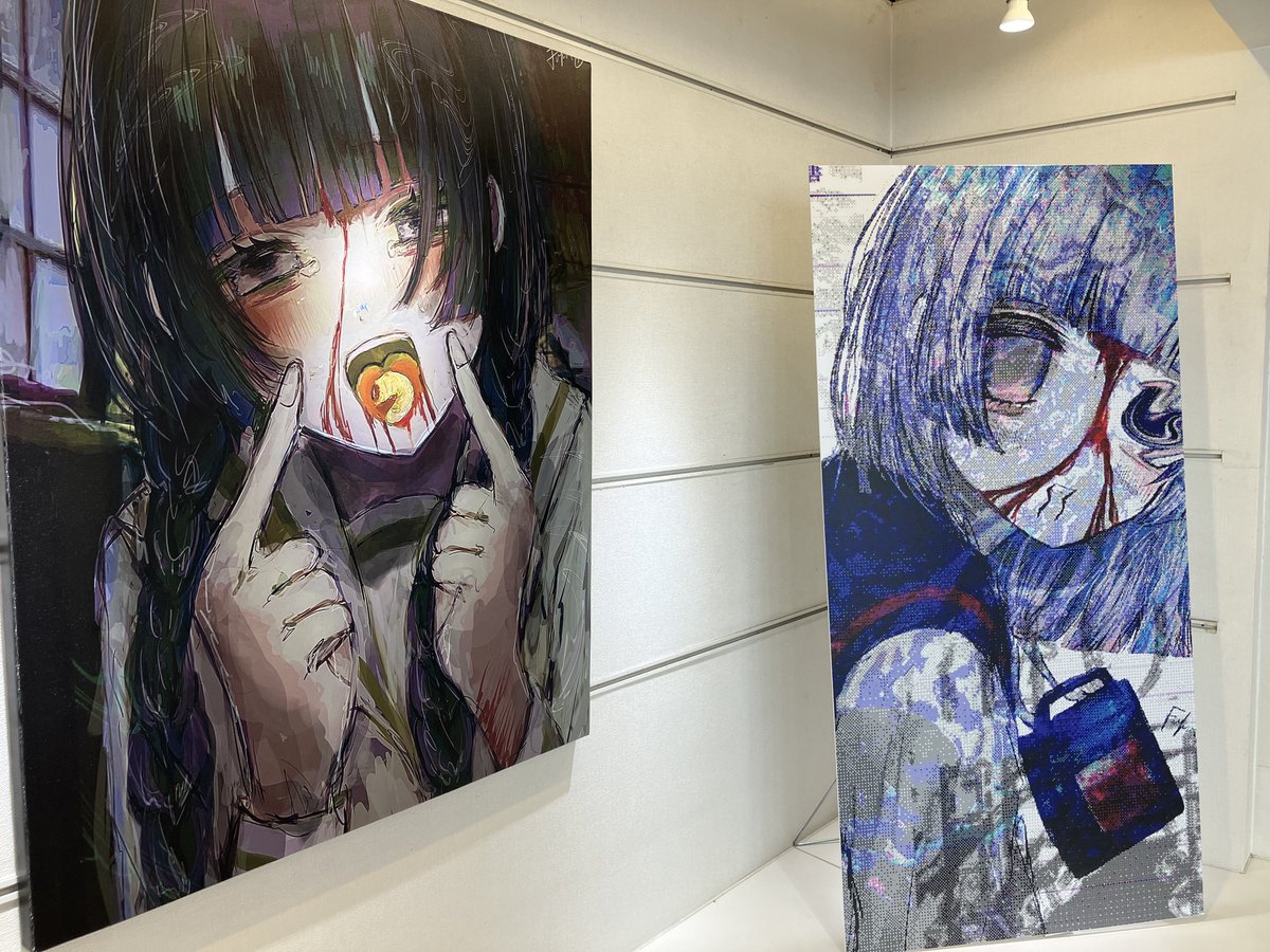 ni_tonegi's tweet photo. Fuhaiさんの個展に行ってきました🙌
BGMも相まって、不思議な世界観に包まれる時間がとても心地よかったです。
たくさんの素敵な作品を近くで見ることができたり、Fuhaiさんご本人とお話することが出来てとってもしあわせでした…✨️

グッズ大切に飾ります！！🙇‍♀️
#Fuhai初個展行ってきた https://t.co/7IkoObS7V4
