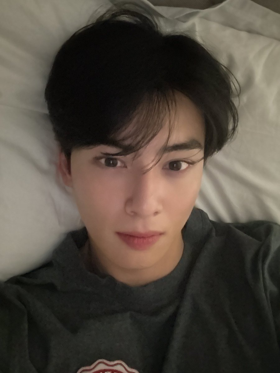 _urstarry330_'s tweet photo. 셀카 달라니까 즉석으로 찍어서 보내주는 남자
🥺🥺 https://t.co/m9za7wjX3G