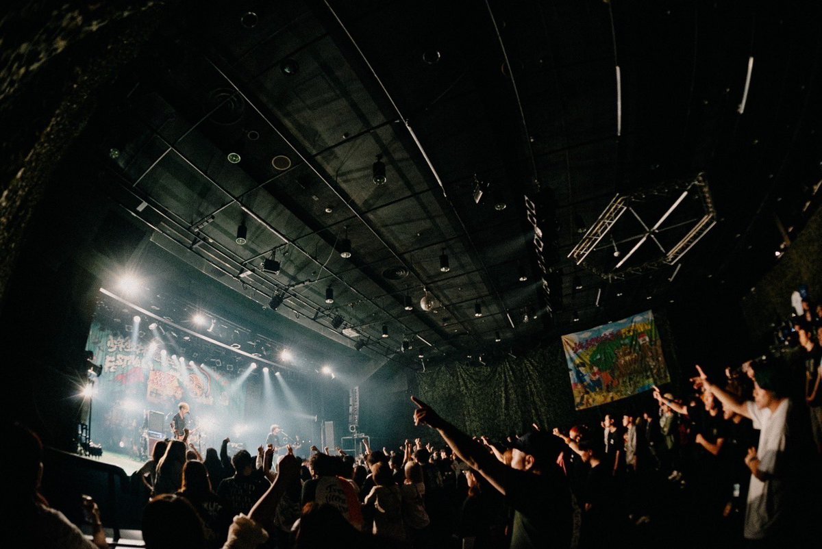 2YOU_MAGAZINE's tweet photo. 【Northern19】放つ言葉と音、在り方、生き様、その全てがBACK LIFTに対するメッセージのよう。畳み掛けるビートが心を震わせる。STAY “HUNGRY” YOUTH FOREVER。何も恐れず自分だけの道を真っ直ぐ進むのです。Northern19の、BACK LIFTの、僕らの、終わりのない物語を。
#少年少女秘密基地
📸 @_hbworks https://t.co/1aYosIQiFx