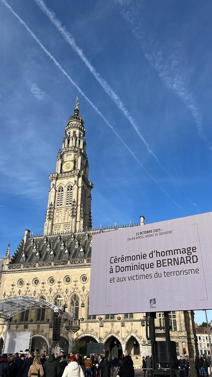 Pour Dominique Bernard et tous les autres, une cérémonie dans le recueillement, la sobriété et la dignité, aux côtés de sa famille et de la communauté éducative.

Chaque fois que la barbarie s’attaque à l’école, c’est la République toute entière qui est endeuillée