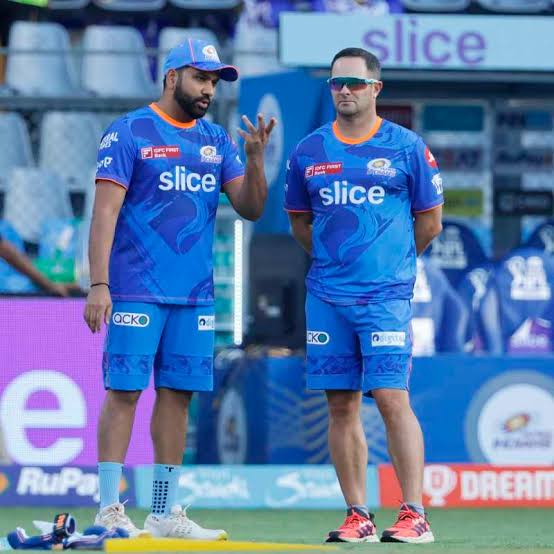 MIPaltan_Xtra's tweet photo. Aakash Ambani "I would also like to take this opportunity to thank Mark Boucher for his contribution over the last two seasons. His expertise and dedication were pivotal during his time, and has now become an integral member of the MI family.”
#IPL2025 #MumbaiIndians #ONEFAMILY https://t.co/IhdSMuQzh2