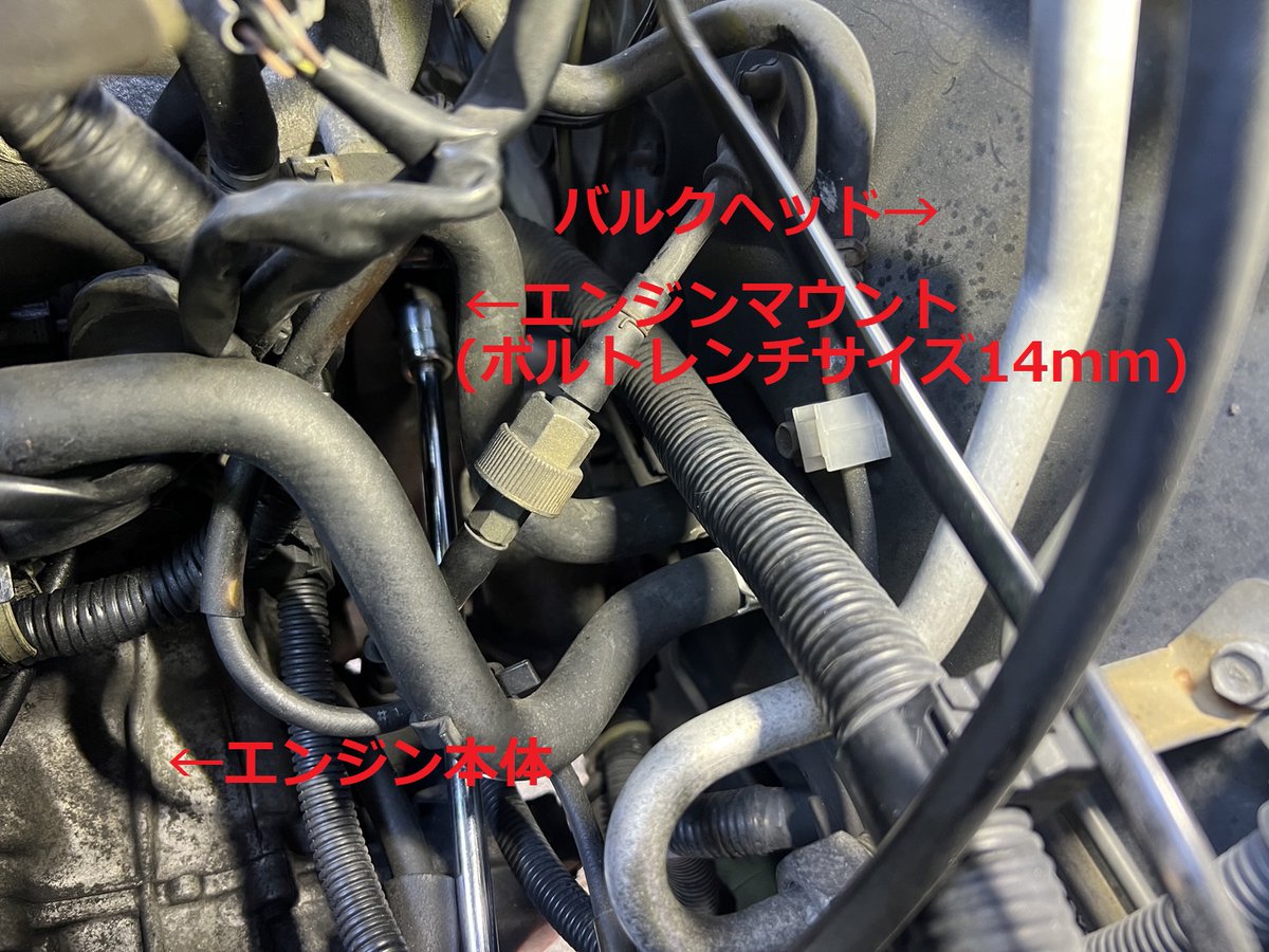 garyu_euro's tweet photo. 昼間の時間をほぼ使い切って、ムーヴのエンジンマウント交換をしました。
運転席(バルクヘッド)側→一番前→助手席側と交換しましたが、これはプロにやっていただくとそれなりの工賃になるよなぁ・・と思うなどしました(ヘトヘト
#L602 #ダイハツムーヴ #エンジンマウント https://t.co/UljUVudYnh
