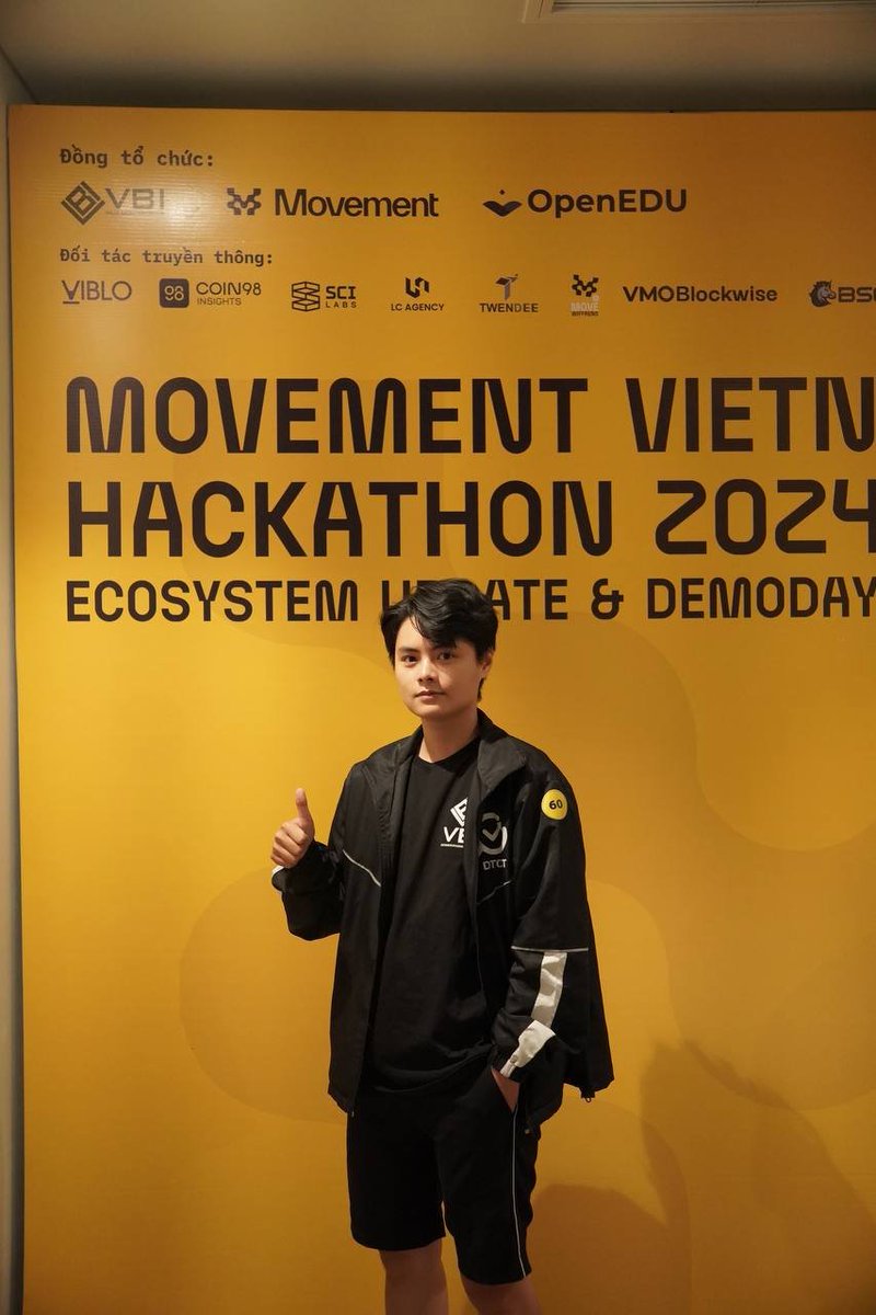 Johnnybui98's tweet photo. MOVEMENT CHI 2 TỈ CHO DEVELOPER TẠI 🇻🇳 - CƠ HỘI CHO TEAM CÀY AIRDROP 

Ngày hôm qua 13/10 mình có đi sự kiện Demo day được tổ chức bởi học viện @vbi_academy , @movementlabsxyz  và #Openedu.  

Nhìn chung các bạn Dev tại Việt Nam tuổi trẻ tài cao. 5 team VN húp hẳn tổng 2 tỉ từ Movement❤️‍🔥 

Nhưng đừng quên! Cơ hội không chỉ dành cho team Dev mà còn 5/6 phần còn lại dành cho anh em Cày Airdrop chúng ta.

6 Guild có cơ hội nhận Airdrop bao gồm:

1️⃣ Spartans (Testnet)
2️⃣ Explorers (Khám phá các nền tảng trong hệ Movement)
3️⃣ Schoolars (Trả lời câu hỏi, Đặt câu hỏi)
4️⃣ Pathfinders (Hoạt động, Hỗ trợ Cộng đồng)
5️⃣ Creators (Viết bài, chế ảnh meme, video, bài hát,…)
6️⃣ Masons (Hackathon)

📥 Nghe nói các đội thắng Hackatjpm ở Việt Nam sẽ tiếp tục dự thi Hackathon quốc tế của Movement

✅Với việc chi mạnh tay cho Developer. Raise vốn hơn $41M (tính tới 8/2024)  

✅ Khả năng cao các anh em siêng năng thời gian này sẽ được quả ngọt từ Movement   

Video hướng dẫn chi tiết là bài mình đang share, anh em tranh thủ cày vì khả năng xong Hackathon Quốc tế là Snapshot nhé