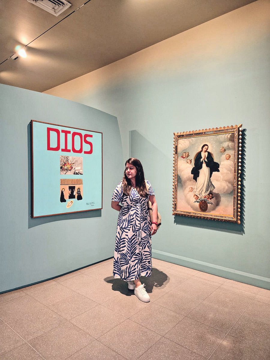 Después de una semana posquirurgica de mucho dolor, incomodidad y agotamiento, ayer me fui al Museo de Antioquia a estirar las piernas y el cerebro. Un día bellísimo.