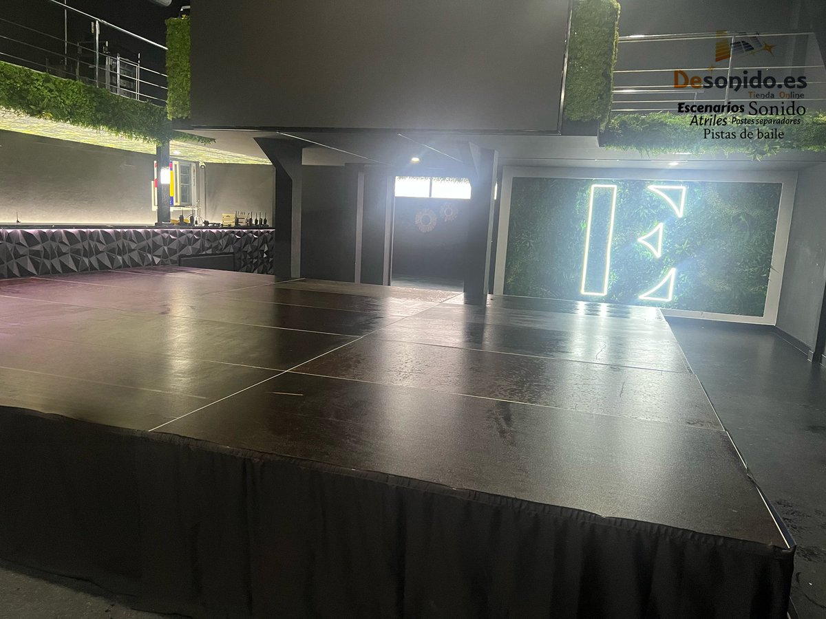 Montaje de escenario de 6x5 metros en Sala Eite de Isla Cristina para actuación musical.

🌍 desonido.es
📱 699060364 - 636115788

#sumandoeventos #tarima #escenario  #escenarios #EscenariosDeportivos #musica #musicaenvivo #evento  #eventoscorporativos