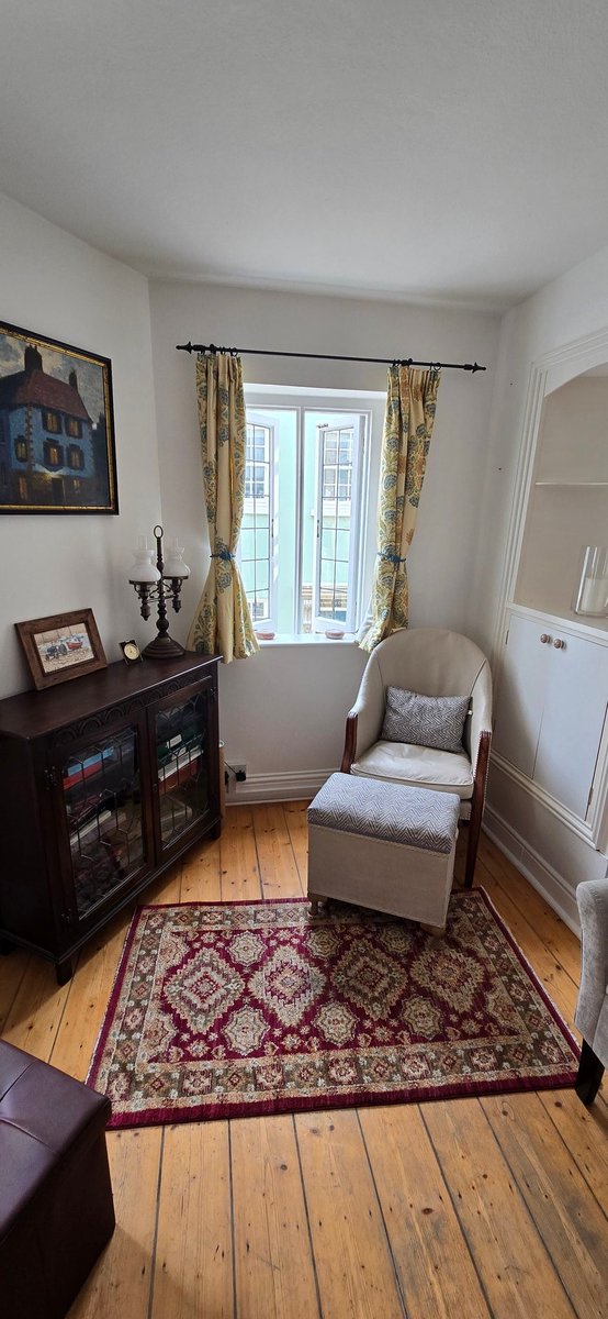 redteamJSY's tweet image. There's a strange sense of irony in only getting your house looking as nice as possible when you're getting ready to sell it 😂 🤦

#movinghouse #oldcottage #JerseyCI #StAubin