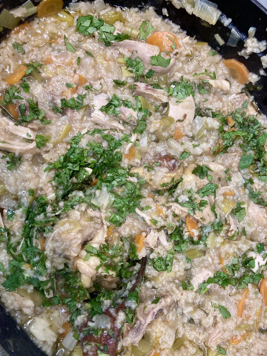 feetoutetrien's tweet image. Oui bonchourr c’est l’automne j’arriiiiiiveuhh!!! Kesstuvafer? 🍁👀
Alors je vais dégainer 1 poulet blotti de @Owiowiiii dans son dernier livre #ChaudFroid et au cas où ça suffit pas je relance d’1 cookie à partager du #GateauDontTuEsLeHero et voila 😏🔥