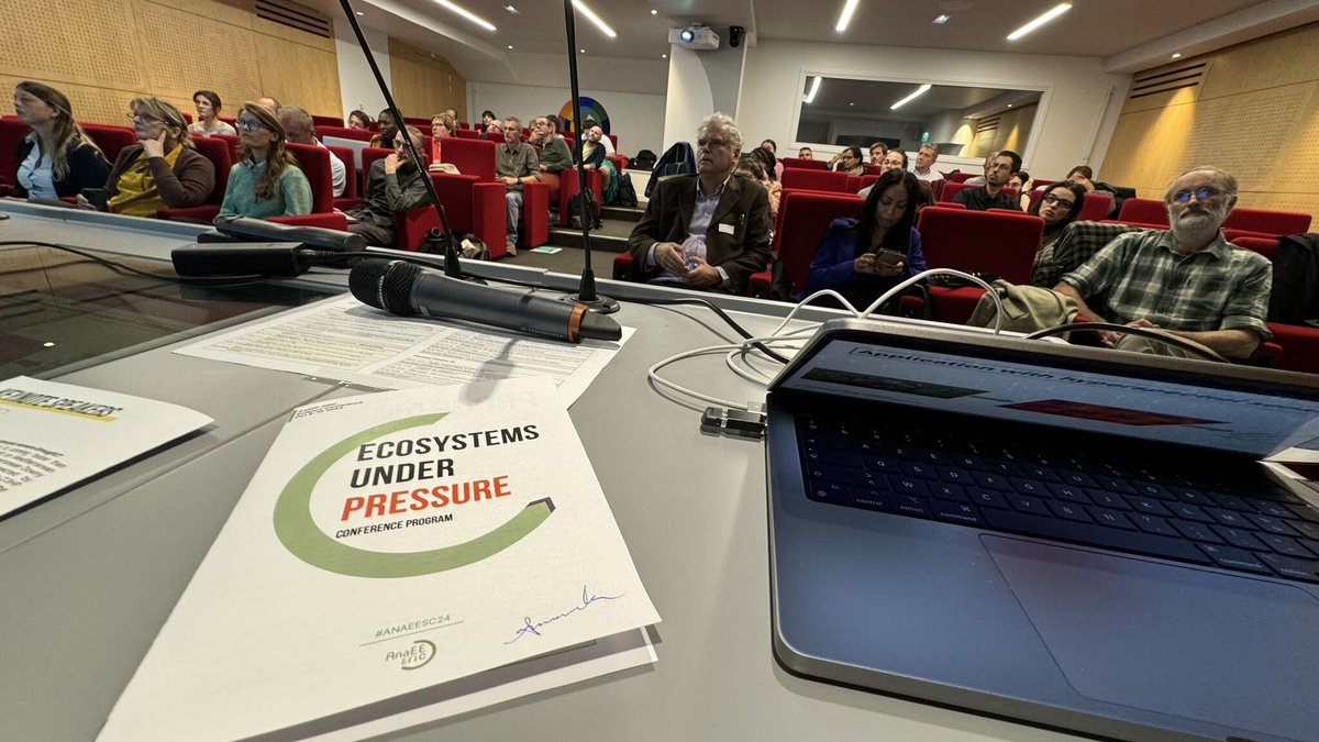 Ecotron CNRS (UAR-3248) (@ecotroncnrs) on Twitter photo @EctronCNRS at the <a href="/AnaEE_EU/">AnaEE-ERIC</a> scientific meeting on "Ecosystems under pressure". <a href="/alex_milcu/">Alex Milcu</a> discussing the trade-offs of simplified versus realistic experiments in controlled environments. #ecotron
linkedin.com/posts/anaee-fr… @EctronCNRS at the <a href="/AnaEE_EU/">AnaEE-ERIC</a> scientific meeting on "Ecosystems under pressure". <a href="/alex_milcu/">Alex Milcu</a> discussing the trade-offs of simplified versus realistic experiments in controlled environments. #ecotron
linkedin.com/posts/anaee-fr…