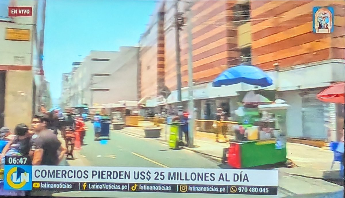 La miserable de Cayetana, haciendo contra campaña al #ParoNacional. Le sale excelente el papel de alfombra