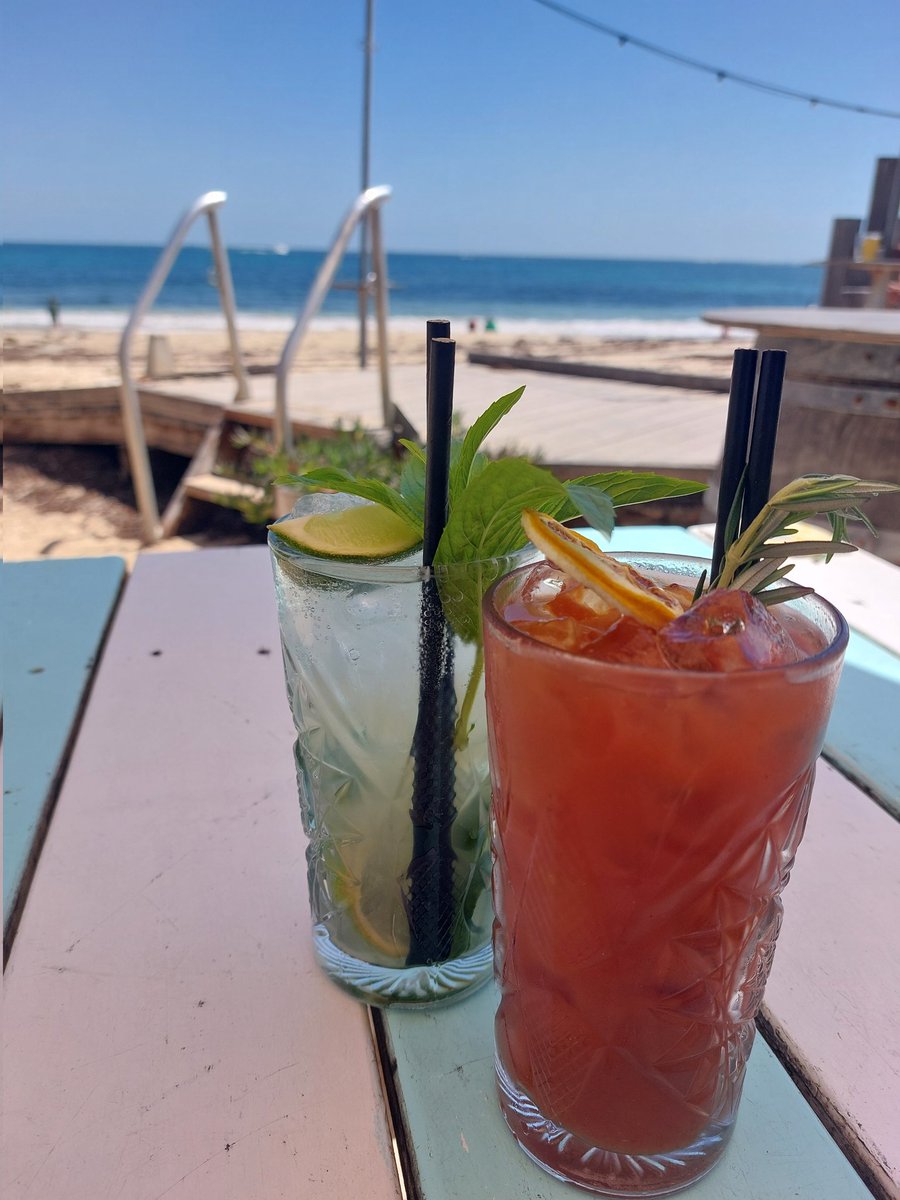 freopics_'s tweet photo. Stunning weekend spent in Freo.
Footy, retail and cocktail therapy ๐ธ
#fremantle #freolife #freolove
#bathersbeach #freooval #gin
#cocktails #freomarkets https://t.co/gfmbhCJXA6