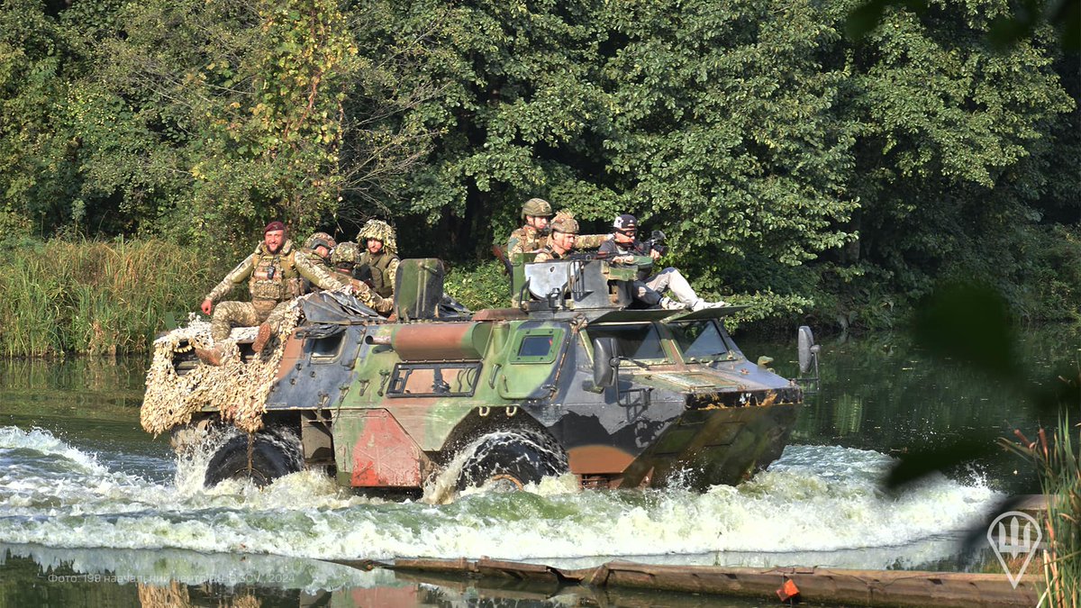 trip_to_valkiri's tweet image. Ukrainian Air Assault troops training at 199th Training Center with French VAB APC, October 2024.