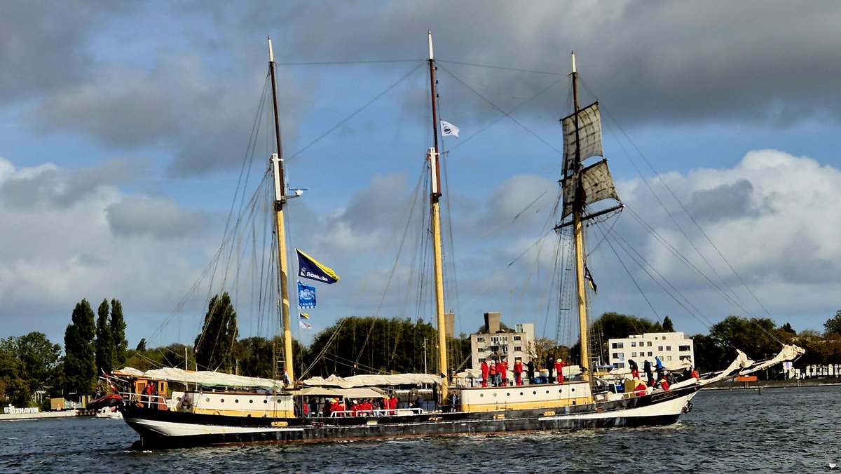 PersburoUNN's tweet image. Klassieke zeilschepen vandaag op het #IJ  #RaceOfTheClassics #ROTC  richting de #Javakade