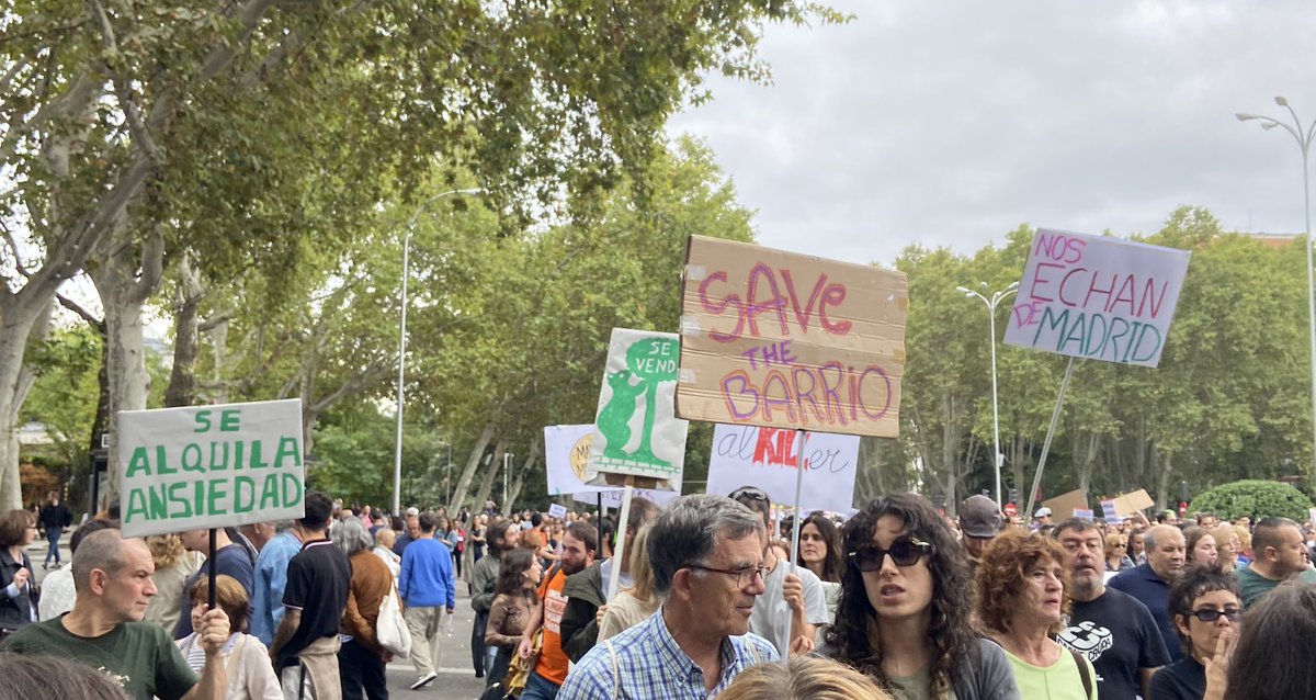 Jessihugo's tweet photo. Mani de hoy en Madrid por los alquileres e hipotecas abusivas, basta ya!!! 
 #SeAcabo #13O #LaViviendaEsUnDerecho https://t.co/YGHb8KrBBD