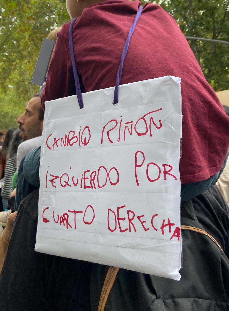 Jessihugo's tweet photo. Mani de hoy en Madrid por los alquileres e hipotecas abusivas, basta ya!!! 
 #SeAcabo #13O #LaViviendaEsUnDerecho https://t.co/YGHb8KrBBD