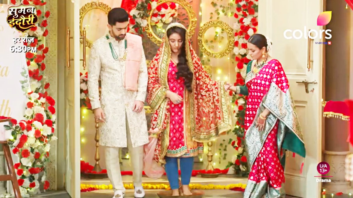 TvPromosIndia's tweet image. Suman Ka Itni Dhoom Dhaam Se Swaagat Karne Ke Peeche Kya Hai Devika Ka Iraada?

youtu.be/otPJREs5Vh8

Watch ‘Suman Indori’ at 6:30PM Every Monday to Sunday Only on COLORS.

#SumanIndori #Suman #Teerth #ZainImam #AshnoorKaur #AnitaHassanandani #Devika #TVPromosIndia