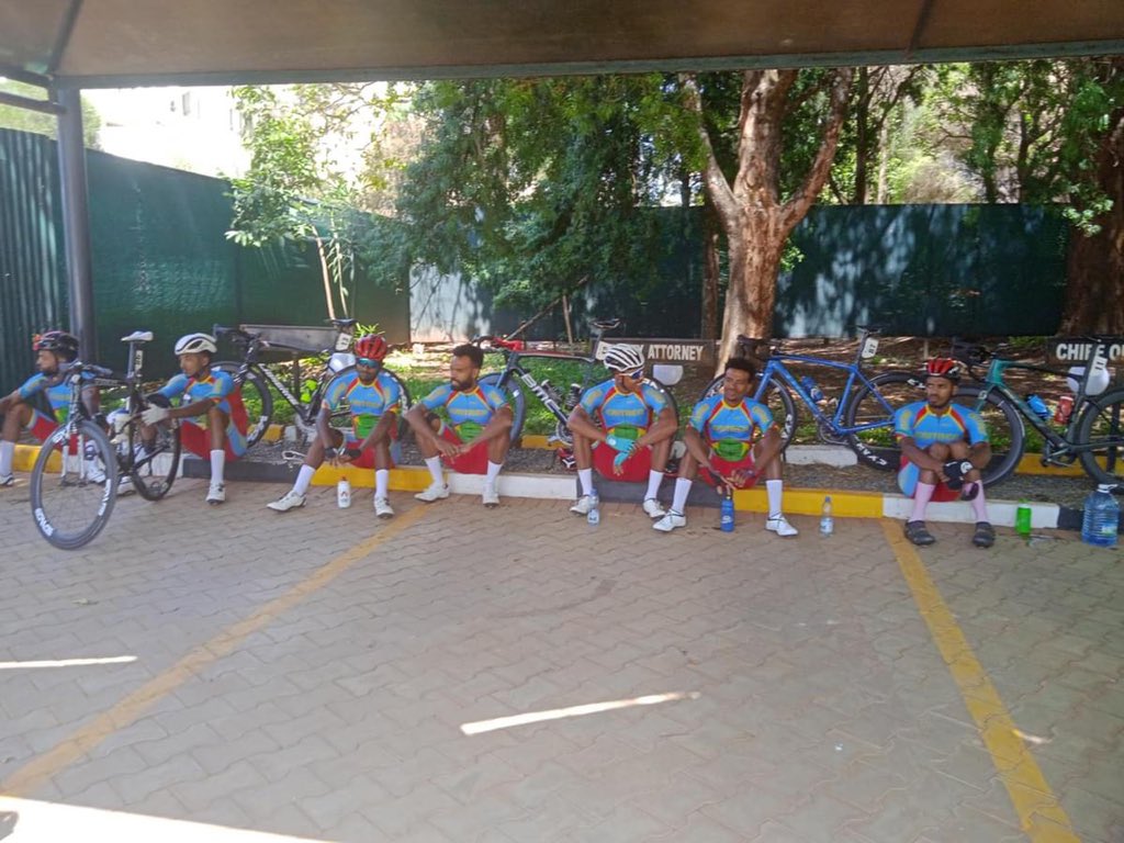 History is made once again by Eritrea 🇪🇷 ! For the third time, Henok Mulubrhan claimed gold, becoming the first African rider to achieve this feat. Eritrea dominated the race, controlling 90% of the competition and solidifying its place as a powerhouse in African cycling.