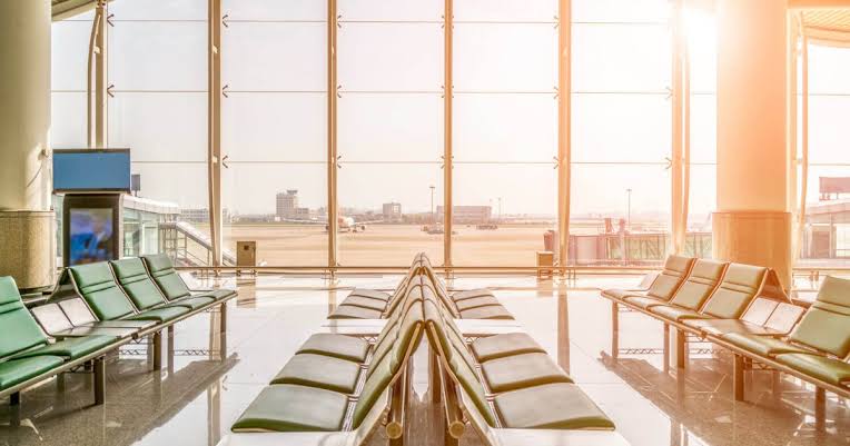 وزير الاستثمار السعودي خالد الفالح، أعلن أن 4 مطارات في المملكة ستكون متاحة للإدارة من القطاع الخاص في العام المقبل أكد أيضًا أن السعودية ستصبح من أكبر منتجي الطاقة الخضراء وأهمية إضفاء الطابع الإقليمي على سلاسل الإمداد
#السعودية
#الاستثمار_السعودي
#الطاقة_الخضراء
#phi_minds