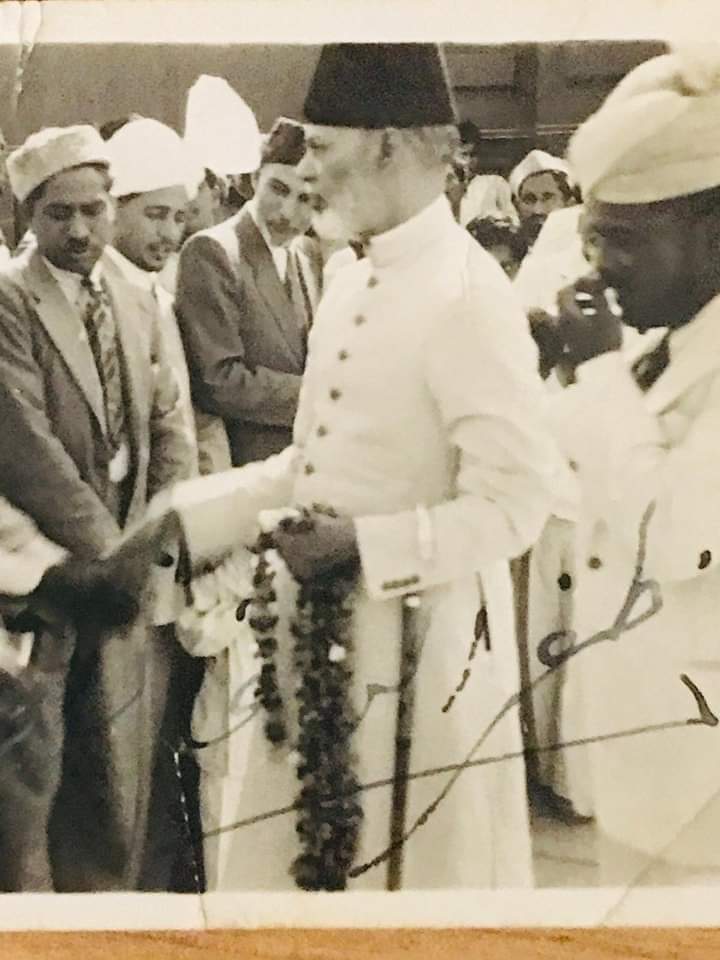 legdoc11's tweet photo. 1948 کوئٹہ
نوزائیدہ پاکستان کے پہلے وزیر خارجہ کی کوئٹہ میں آمد پر استقبال 
میرے دادا جان ڈاکٹر میجر سراج الحق خان صاحب مرحوم ، دادا جان کے تایازاد اور میرے نانا کے بھائی ڈاکٹر غفور الحق خان صاحب مرحوم تصویر میں نمایاں ہیں۔ دونوں کے درمیان پگڑی میں ملک کرم الہیٰ خان صاحب ایڈووکیٹ https://t.co/znbsrSgNsz
