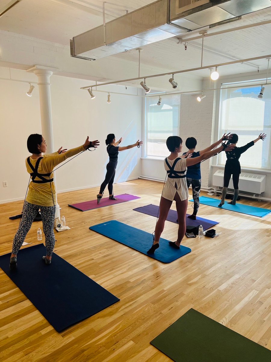 StudioBliebe's tweet photo. こんにちは！広瀬です。

現在、所属しているピラティス団体『BESJ』の、ニューヨーク研修に参加をさせてもらっています！
2日目まで終えて、既にたくさんの学びで頭がいっぱいではありますが、折り返し地点まできました😄

スタジオのレッスンに活かせるよう、残り2日間もしっかりと学んできます！！ https://t.co/bIZneM5HC3