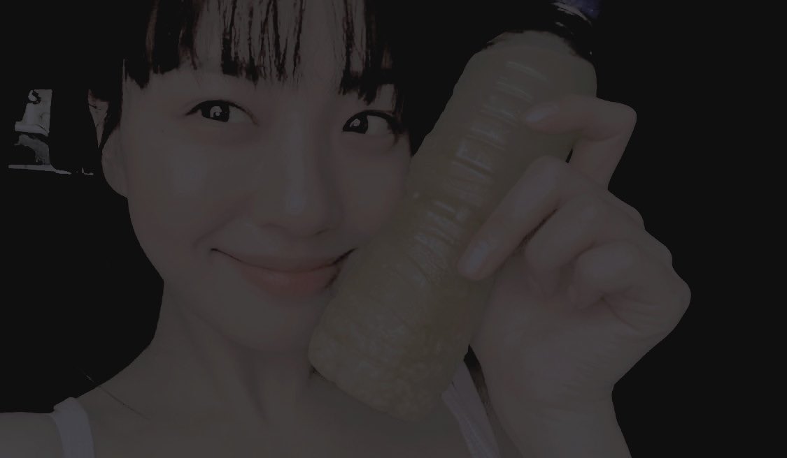 ⠀

tᥕisɬᦸdnøvv৻ⲙᦸⲙᦅᥐiᦸs
sağlıklı yaşam adına başladığım ilk günde beş şişeye yakın portakal suyu içtim çünkü kahve ve sigara tüketmiyorum ama içtiğim her şeye bağımlı oluyorum sanırım. midem delinirse suçlusu portakal suyu. 
  ⠀  粒σu1❜₊𝘅᱔update,
⠀