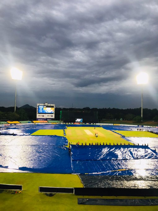 Good news, folks! The rain has stopped and the covers are coming off... 📹 Credits: Twitter/ThePapareSports