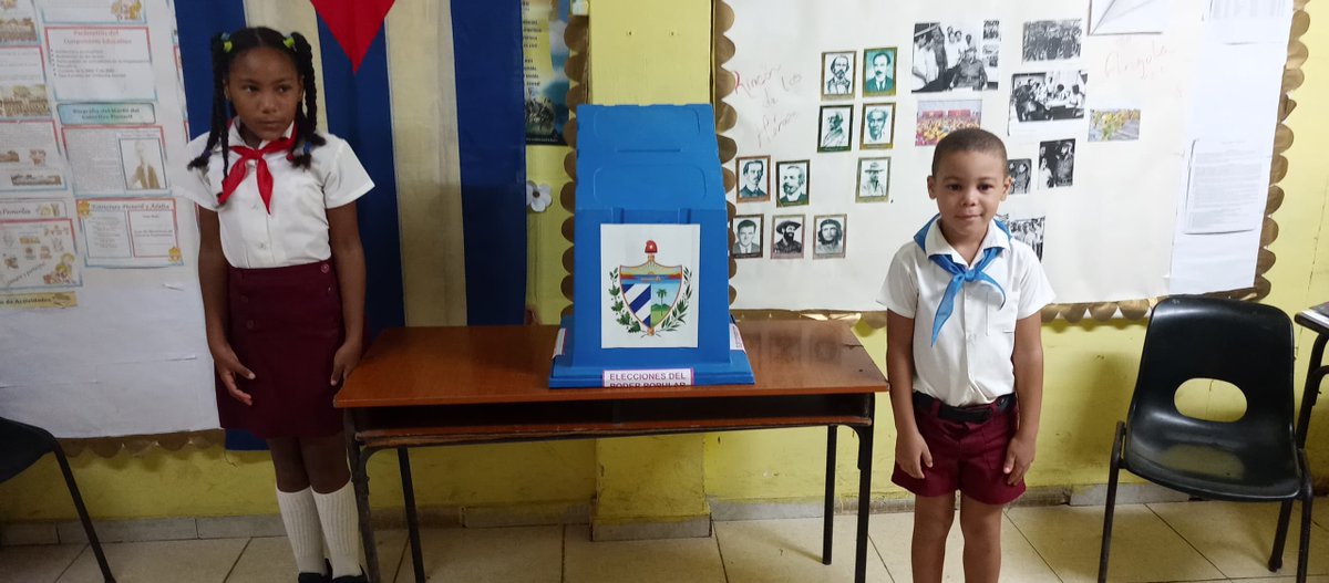 #Cuba🇨🇺 Nuestros pioneros de la <a href="/OPJMCuba/">OPJM Cuba</a> desde temprano este domingo custodian las urnas en los colegios electorales de 22 circunscripciones del país.
Con su tradicional presencia le aportan también a cada proceso transparencia, alegria e imparcialidad. 
#JuntosPorLaDemocracia
