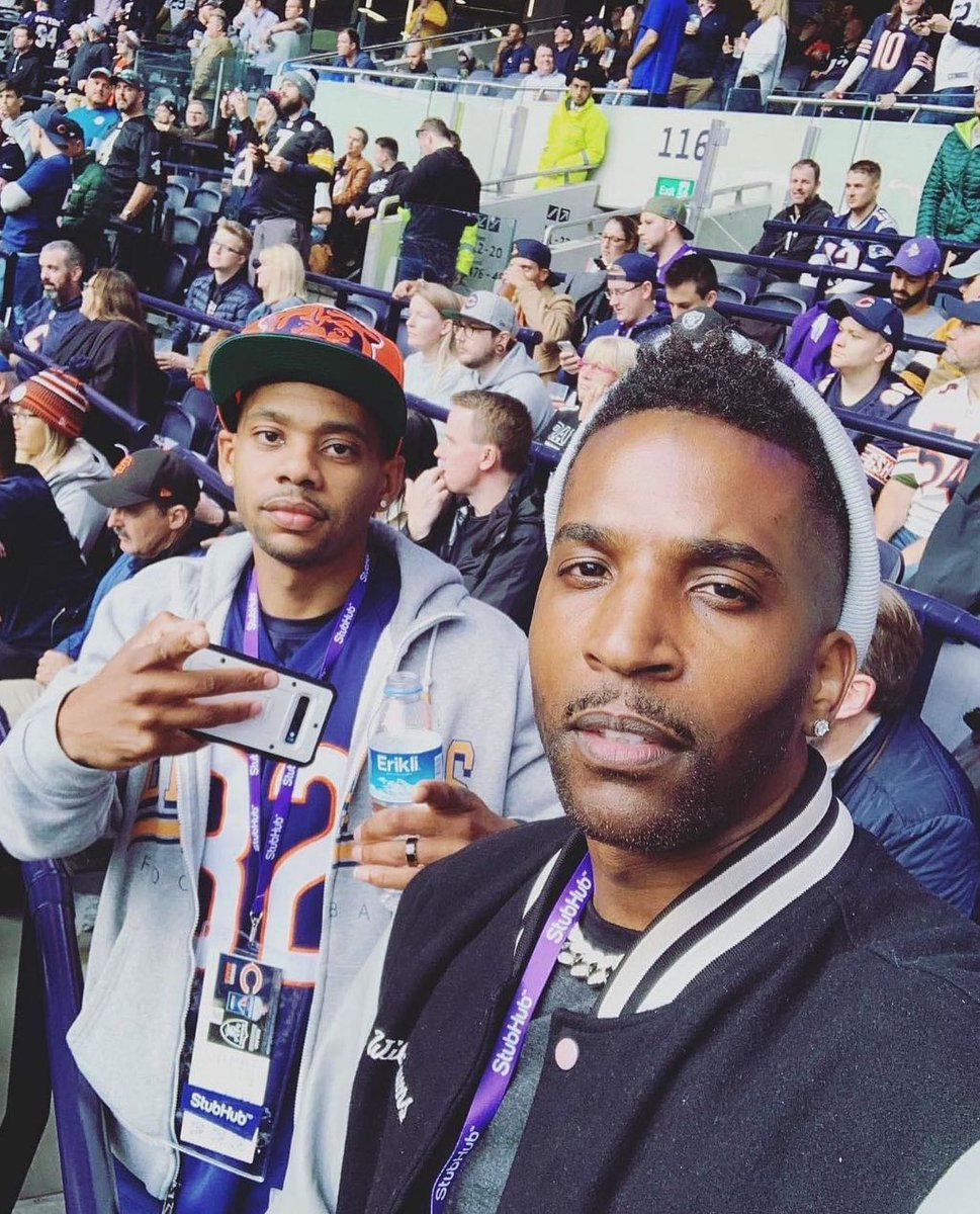 Read4Yourself's tweet image. 2019 - Raiders vs Bears
2024 - Bears vs Jags
#NFLSunday #NFLGameday NFLLondon 
Let’s gooooo!