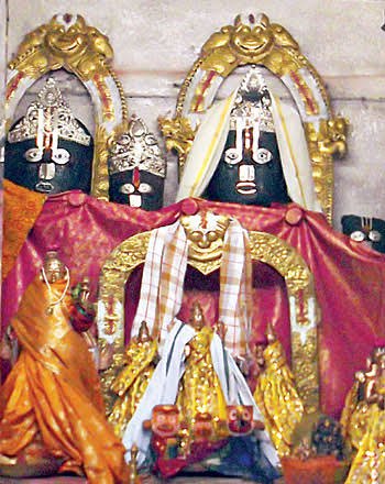 TeluguJambuDwip's tweet photo. Old Jagannath temples are across TG.
Few:
1.Chennuru Jagannatha temple,  chennur( 500 yrs old). Big&amp;Well known one.
2. Manukota -Anantaram jagannatha Venkateshwara Swamy cave hill.
3. Mondi Jagannatha, Bandlagudem Narasimha temple, janagam
4.Sircilla&amp;kamareddy jagannatha temples https://t.co/1FROywBRq4