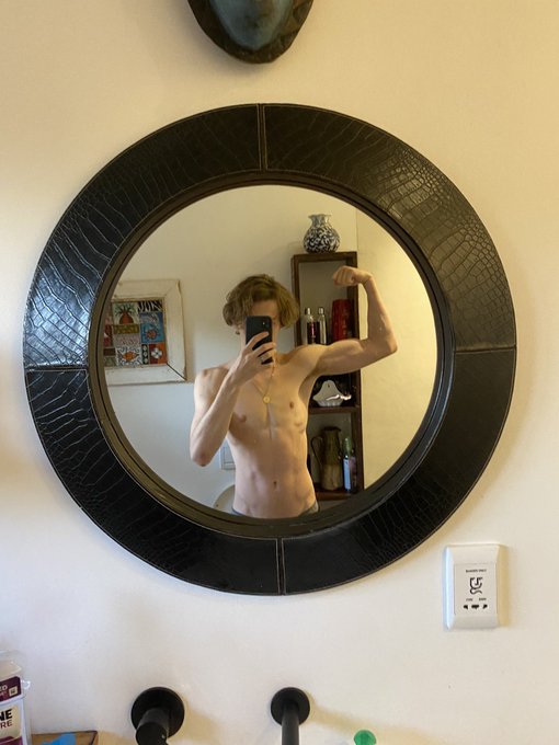 LukeNeverSleep's tweet image. I took a break from crypto and chose to lock in irl.

I was unhealthy and not happy.

It's time to lock in on all sides.

Memecoins.
Runes.

These will make millionaires in the next few years and change a lot of lives.

It's time to study the winners and become one myself.