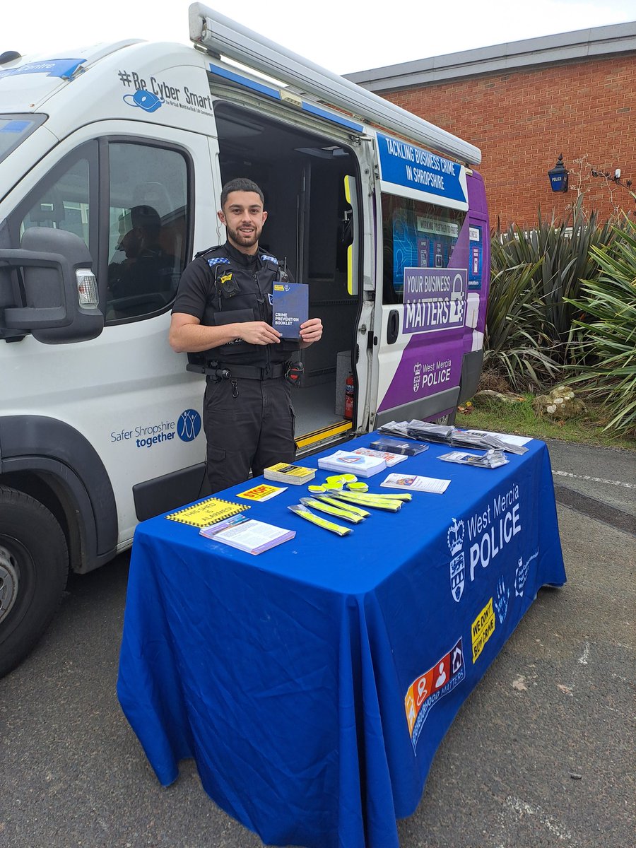 CleoburyCops's tweet image. Cleobury and Highley Safer neighbourhood team along with PC 22406 Joshi are in attendance at Highley Leisure centre car park today until 3pm raising awareness around smartwater, car security and any other issues within the community.