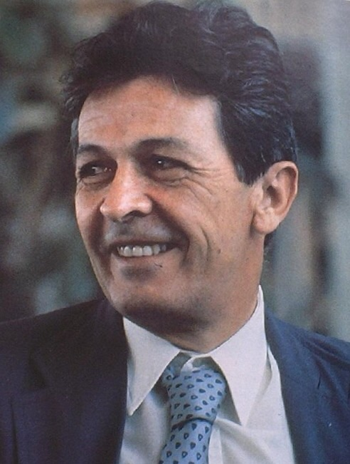 RobertoAvventu2's tweet photo. Una volta la sinistra di Berlinguer andava ai cancelli delle fabbriche dagli operai, ora la sinistra della Schlein va sul carro alle parate dei gay

Capite cos'è la sinistra oggi? https://t.co/8FkMzeo2MP