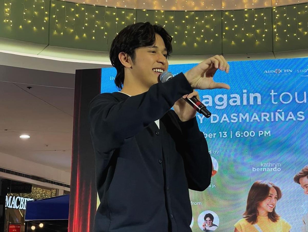 riseartistsph's tweet photo. #AljonMendoza serenaded the crowd at SM Dasmariñas for #HelloAgainTour 🥰

Stream Aljon's single ‘Panghabang-baby’ and see y'all in cinemas this November 13 for #HelloLoveAgain 💘 https://t.co/b0pj0oZz9L