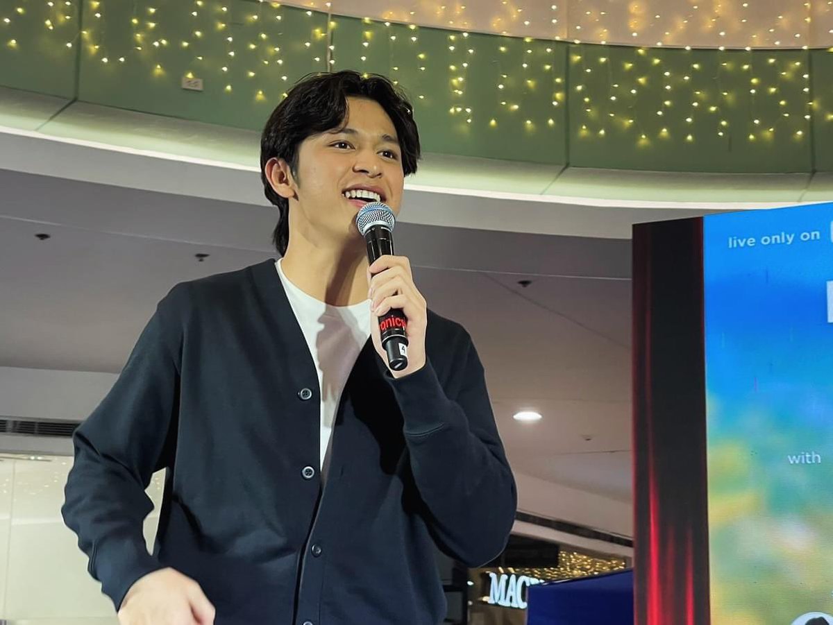 riseartistsph's tweet photo. #AljonMendoza serenaded the crowd at SM Dasmariñas for #HelloAgainTour 🥰

Stream Aljon's single ‘Panghabang-baby’ and see y'all in cinemas this November 13 for #HelloLoveAgain 💘 https://t.co/b0pj0oZz9L